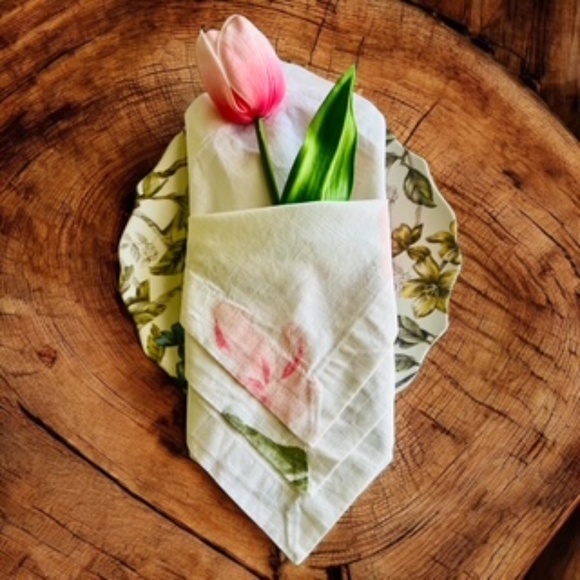 Kate Spade Set of Six “Breezy Magnolia” 20x20 Floral Napkins - Picture 2 of 4